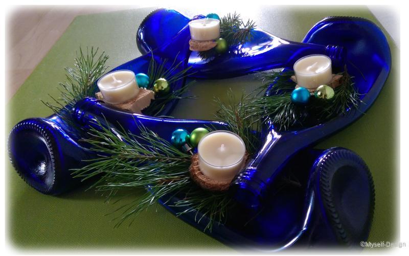 Advent 4 Glasflaschen ergeben einen Adventskranz