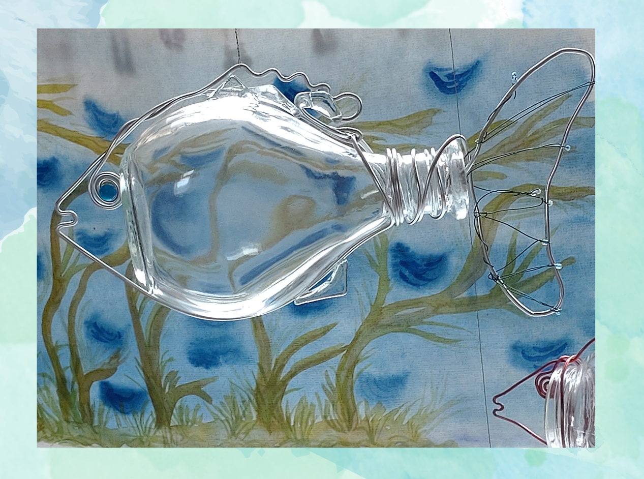 Eine Glasflasche ist der Bauch eines Fisches